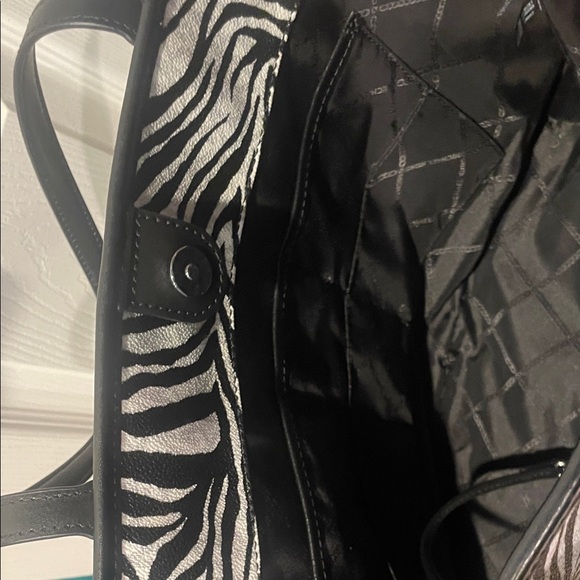 Chic Zebra Pattern MK Tote Bag - Picture 4 of 6